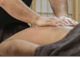 Praticien en massages propose massage californien