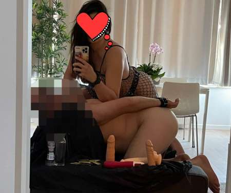 Jeune dominante recherche soumis moneyslave