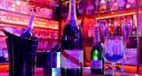 Bar  champagne - serveuse - dbutante accepte