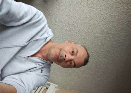 Homme cinquantaine, bonne forme.