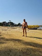 Papy juste veuf cherche jolie femme de compagnie