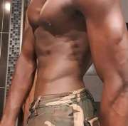 Jeune black disponible pour le sexe