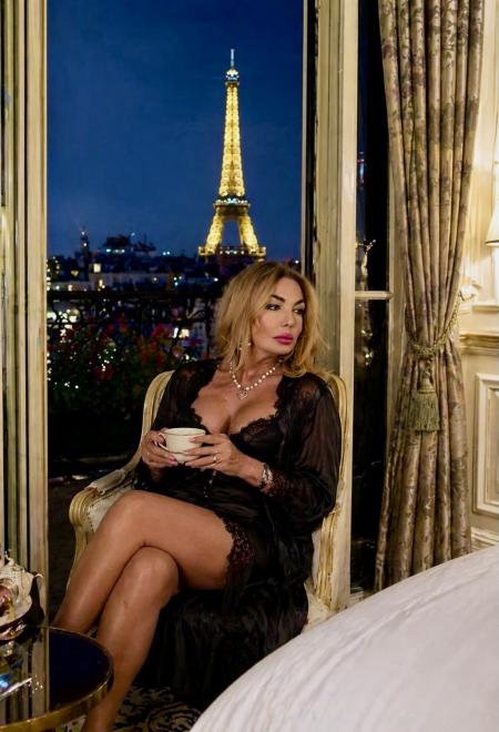 Femmina transsexuale a Parigi Porta di Saint Ouen
