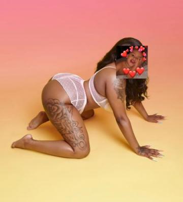 NEGRESSE NATURELLE ET AGR�ABLE TR�S SENSUEL ET SEX