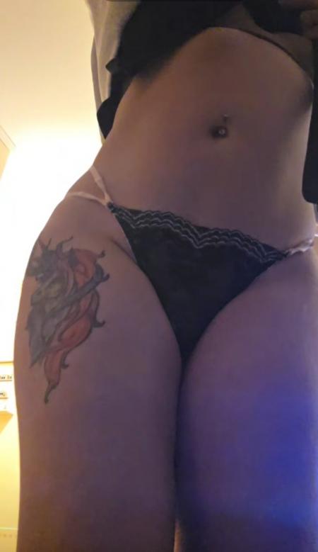 Trans girl for hire of Latin origin...
