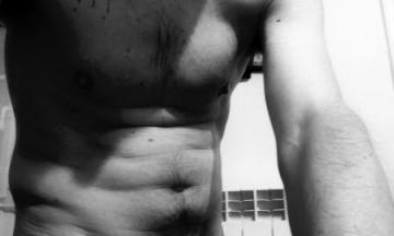 Cherche femme 35-60 ans pour caresses et +
