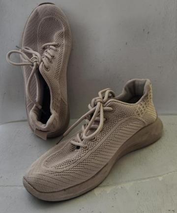 Baskets beige longuement port�e et odorantes