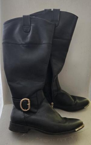 Bottes noires montantes et odorantes