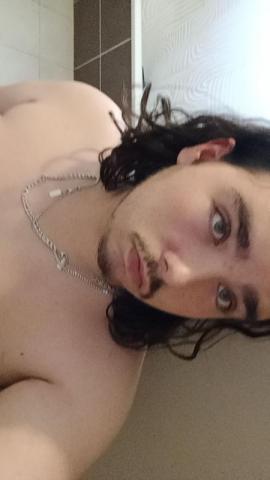 Jeune homme de 20 ans cherchant a d�couvrir plus