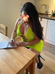 Helena Belle brune por massage