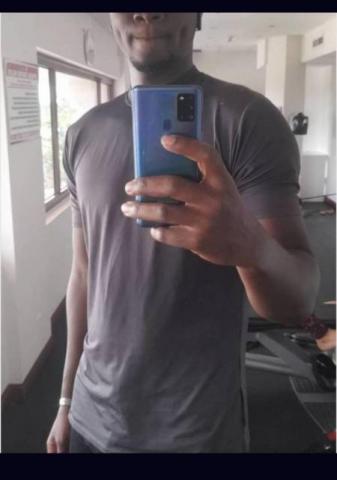 Un moment d�tente avec Beau black s�rieux