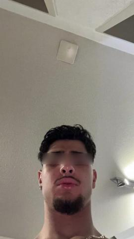Jeune homme ch femme