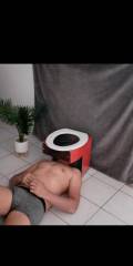 PISS� ET CHI� dans la bouche d'un homme soumis