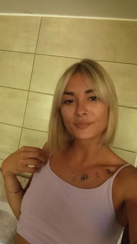 Jeune femme pour moment coquin