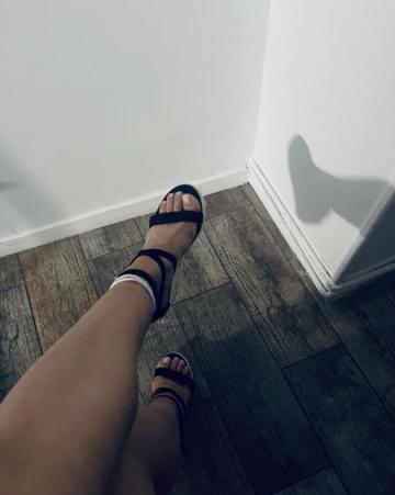 Ma�tresse dominante & autoritaire recherche moneys