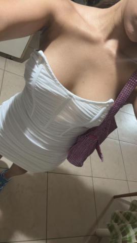 Tr�s jolie demoiselle belle chaude