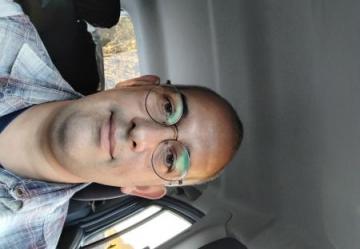 Homme accompagnateur