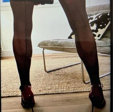Ma�tresse qui poss�de deux soumis passif