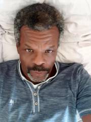 H black recherche complice F
