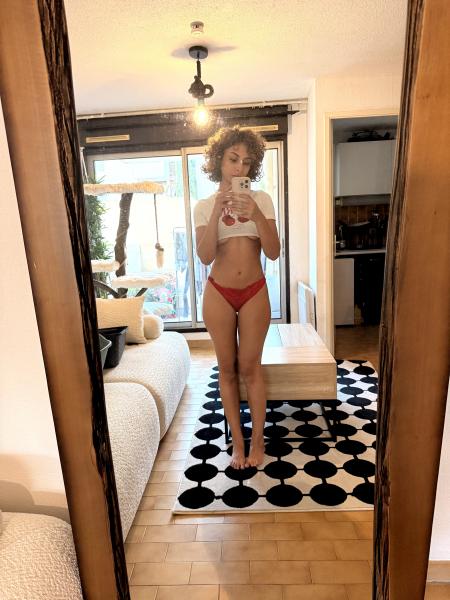 Latina seducente disponibile per incontri reali