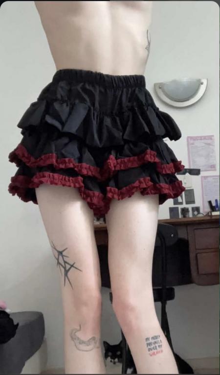 Joven mujer ofrece vídeollamadas calientes