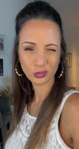 Femme souhaite discuter et faire des connaissances