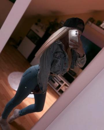 Jeune femme discr�te, sensuelle et sans prise