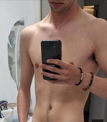 Beau jeine homme nympho en recherche de tout