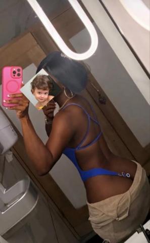 Femme noir au corps magnifique
