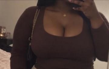 Femme noire sexy cherchant gentleman