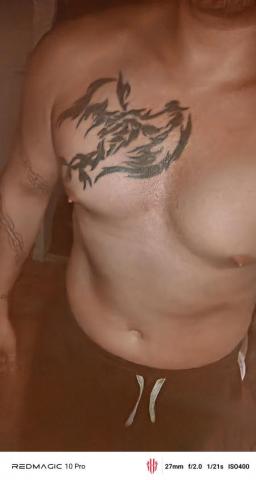 homme tatou�/piercing cherche femme ou couple