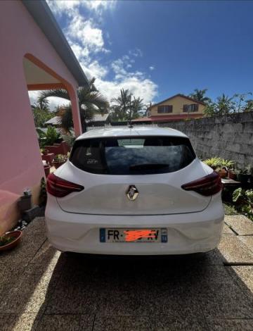 Clio V essence 5 places