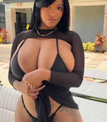 Belle femme avec Belle poitrine