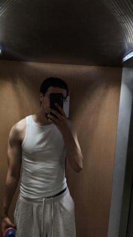 Homme de 28 ans cherche une femme mature et sympa