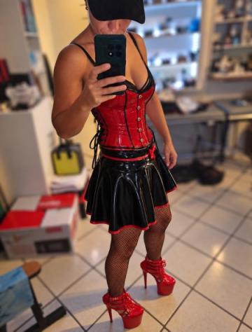 Maitresse Lydi, Dominatrice Lyon, Donjon �quip�.