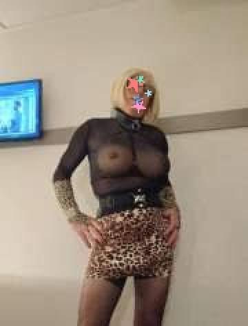 Sissy cherche femme avec mains fines