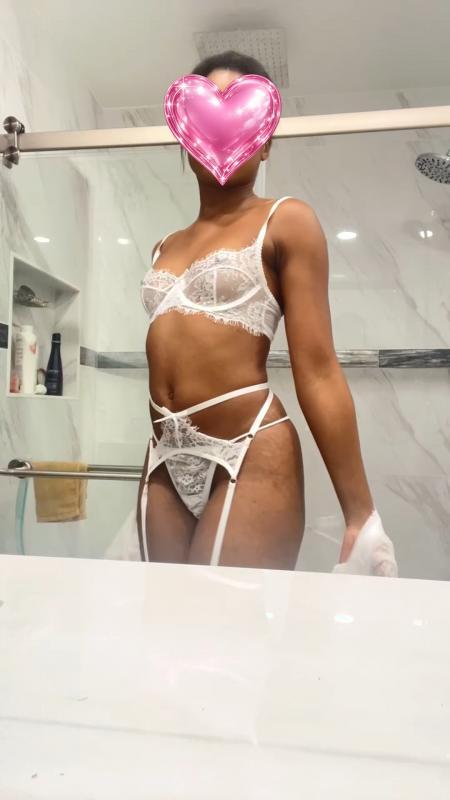 Skinny Queen Mirène | Relaxation and Service