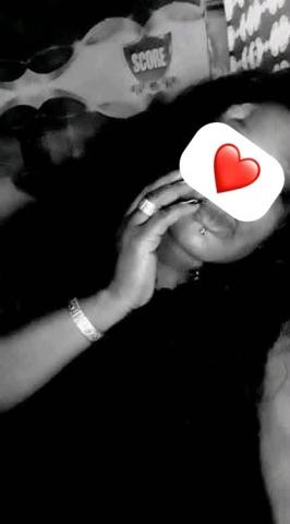 Femme africaine toute nouvelle accueillante sexy