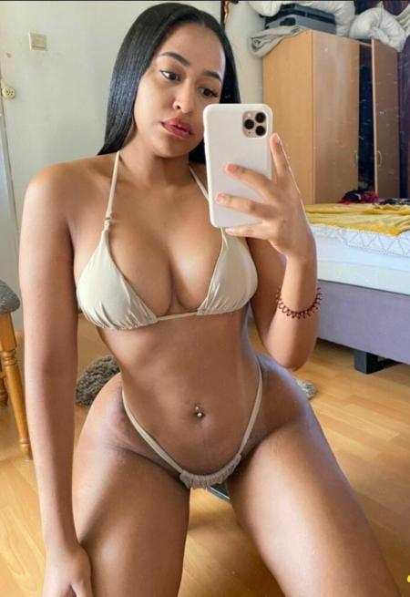 Mujer en Fort de france, 31