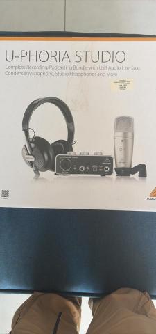 Behringer U phoria studio