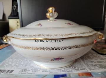 Soupi�re ancienne et accessoires