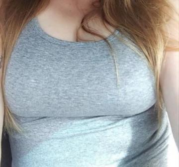 Femme sensuel � envie de bais� et de complicit�
