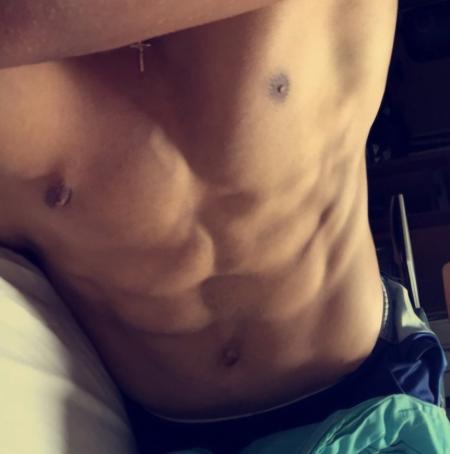 Homme cherche massage et/ou fellation