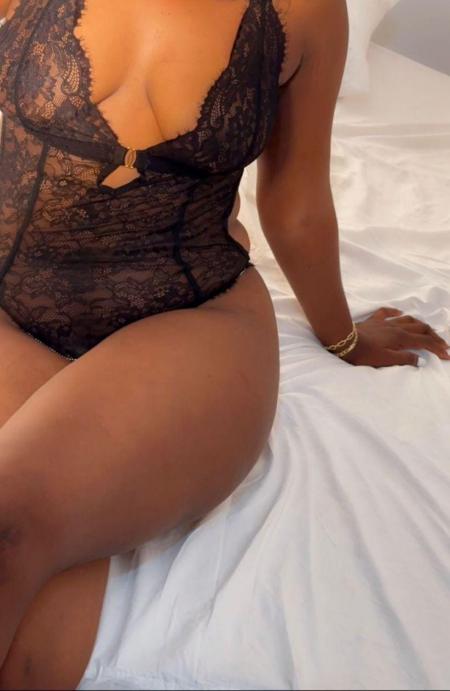 Tres belle femme métisse chaude
