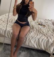 Jeune fille curieuse