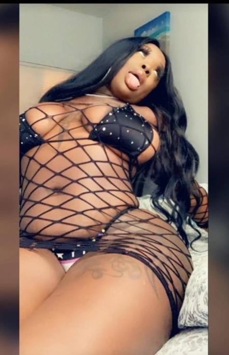 Belle brune latine dispo