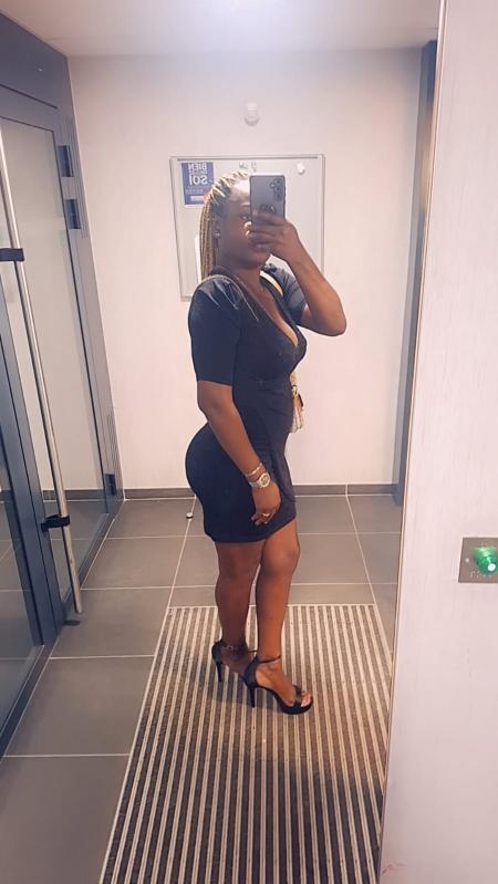 Ébène cherche son sugar daddy