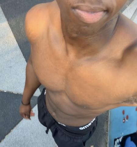 Jeune homme noir de 23 ans